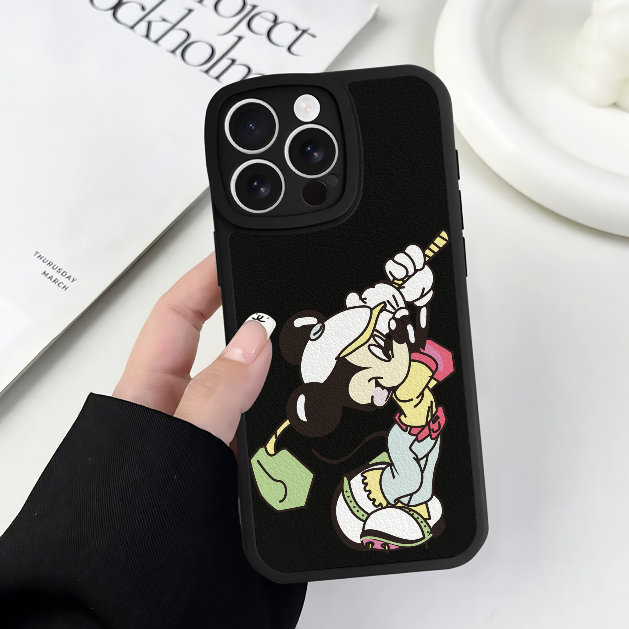 （画像用） ミッキーマウス Mickey Mouse 【iPhone 16シリーズ対応】シリコンスマホケース（レザー調） 材質：シリコン